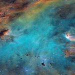 ستاره ها و ابرهای تیره در سحابی مرغ دونده — تصویر نجومی