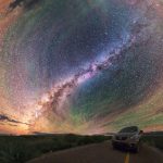 نوارهای رنگارنگ هواتاب پیرامون راه شیری — تصویر نجومی