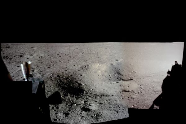 تصویری از محل فرود آپولو ۱۱ روی کره ماه